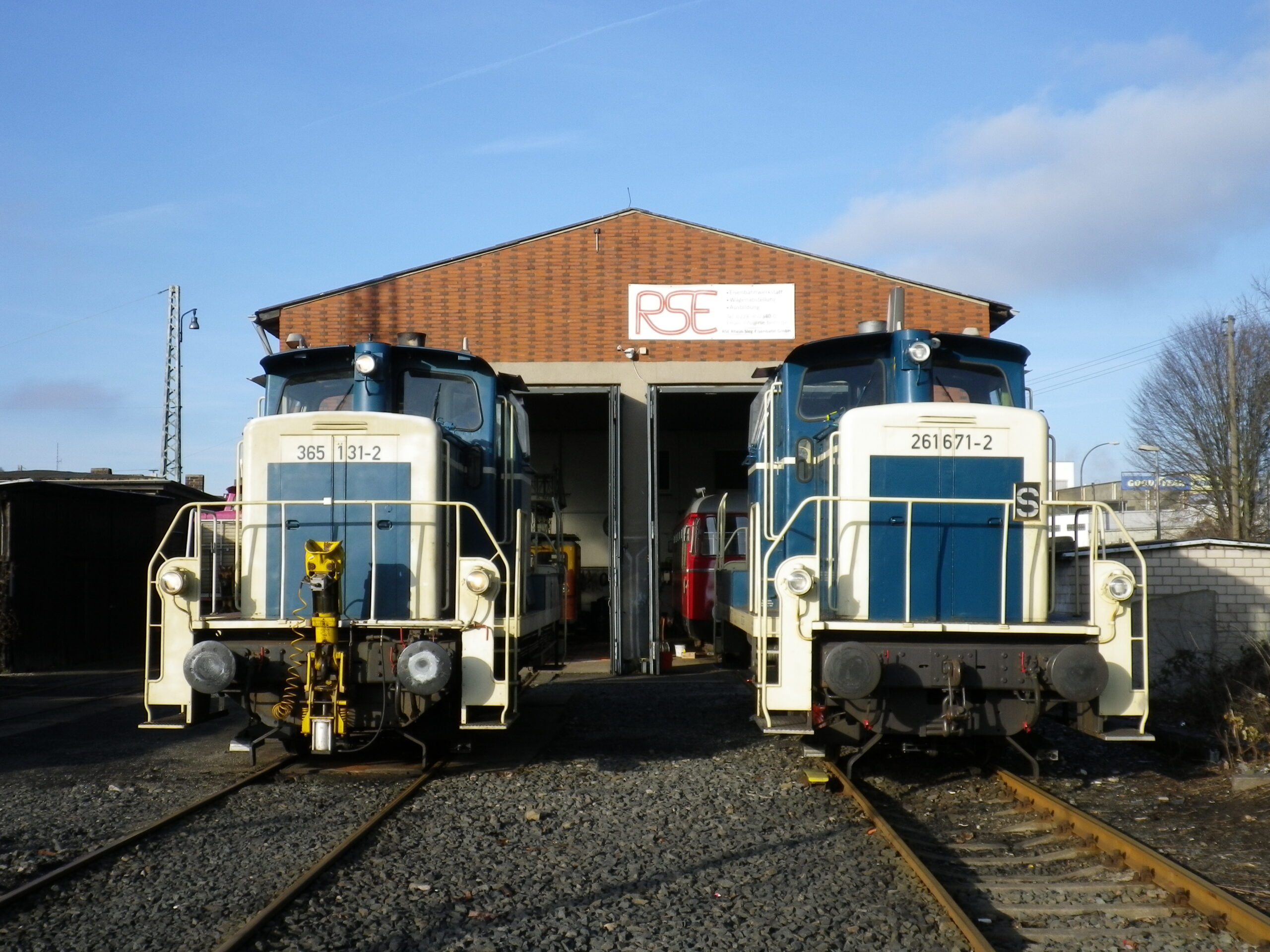 RSE - zwei Loks im Depot